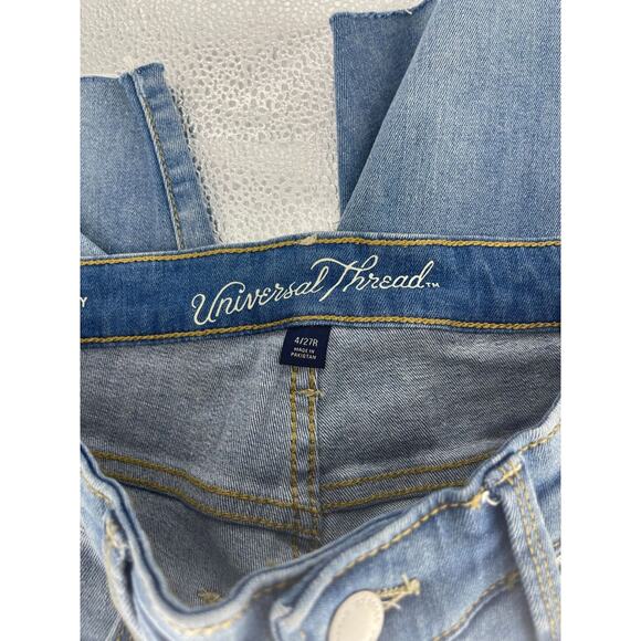 NWT Universal Thread Light Wash Blue Distressed Denim CutOff Jean Shorts Size 4 - Picture 8 of 9